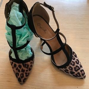 Leopard print pointy toe with 4" heel